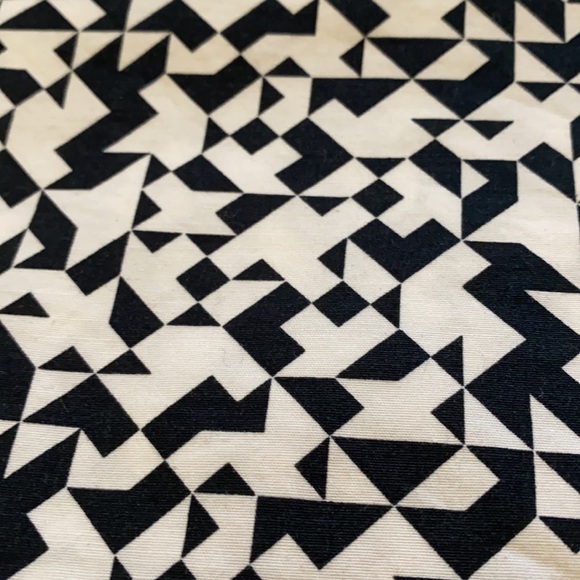 💰Kate Spade Saturday black and white geometric top - Picture 3 of 7